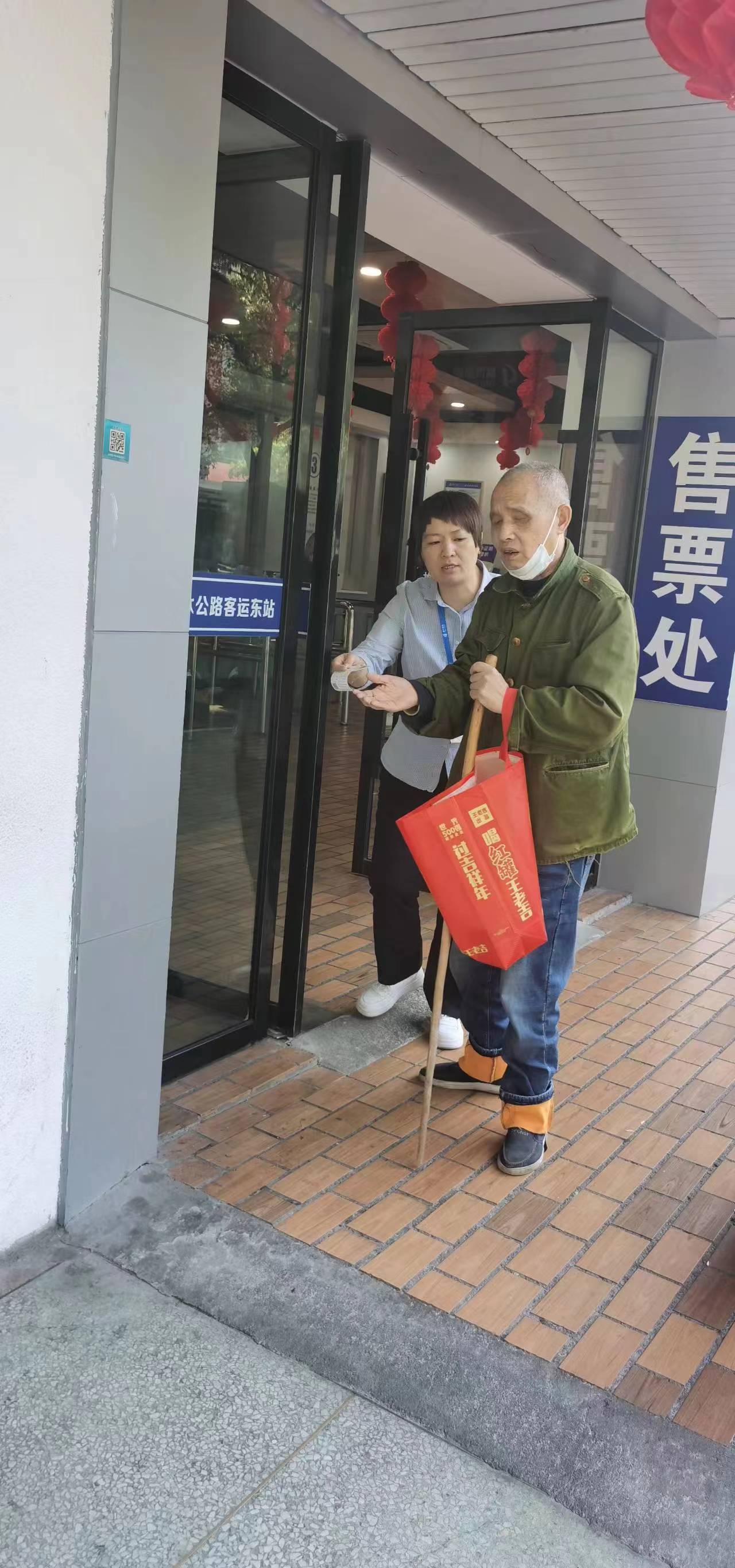 default.jpg default.jpg